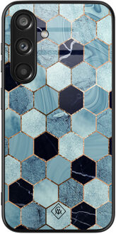 Casimoda Samsung Galaxy S24 glazen hardcase - Blue cubes Blauw
