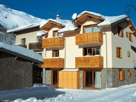 Chalet Les Flocons - 19 personen