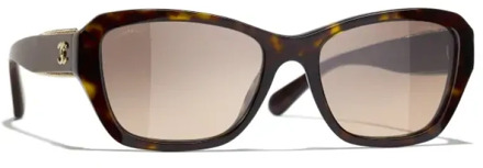 Chanel Iconische zonnebril met bruine gradientlenzen Chanel , Brown , Dames - 52 MM