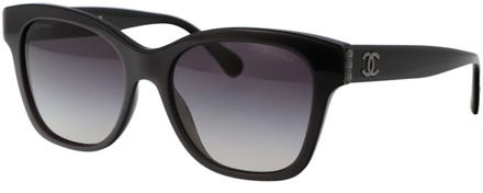 Chanel Stijlvolle zonnebril met uniek ontwerp Chanel , Black , Dames - 54 MM