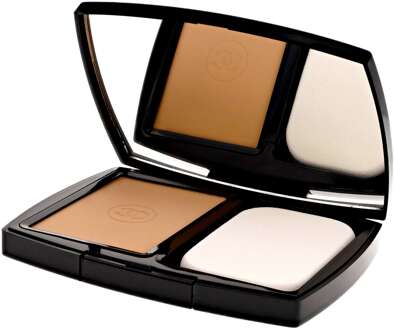 Chanel Ultra Le Teint Flawless Finish Compact Foundation Nr. 30 Beige — 13 g