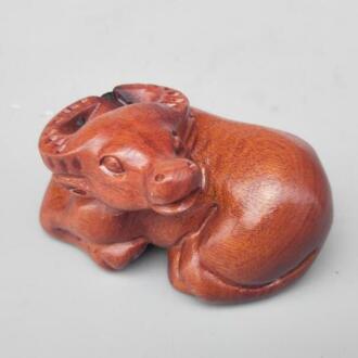 China Houtsnijwerk Koe Kleine Standbeeld