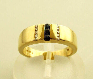 Christian Geel gouden ring met saffier en diamanten