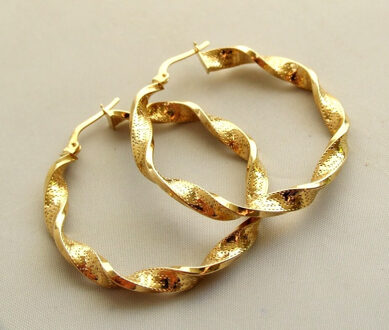 Christian Gouden gekrulde oorbellen Geel Goud - One size