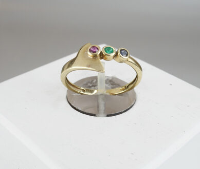 Christian Ring met saffier, robijn en smaragd Geel Goud - One size