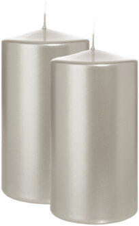 Cilinderkaars/stompkaars - 2x - metallic zilver - 13 x 7 cm - 52 branduren