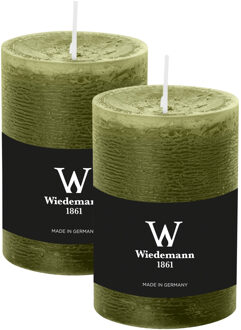 Cilinderkaars/stompkaars - 2x - rustieke kaars - olijfgroen - 7 x 10 cm - 43 branduren