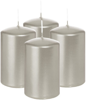 Cilinderkaars/stompkaars - 4x - metallic zilver - 6 x 8 cm - 29 branduren