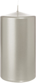 Cilinderkaars/stompkaars - metallic zilver - 13 x 7 cm - 52 branduren