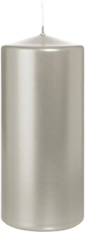Cilinderkaars/stompkaars - metallic zilver - 15 x 7 cm - 63 branduren