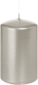 Cilinderkaars/stompkaars - metallic zilver - 6 x 8 cm - 29 branduren