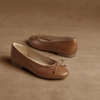Clarks Fawna Lily Tan Leren Schoenen Bruin