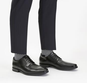 Clarks Howard Over Zwarte Leren Schoenen