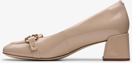 Clarks Nyta45 Court Sand Patent Schoenen Beige