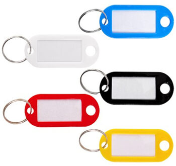 CM Sleutelhangers/labels - kunststof - multi kleur - 30x stuks - met etiket - 5 x 2 cm