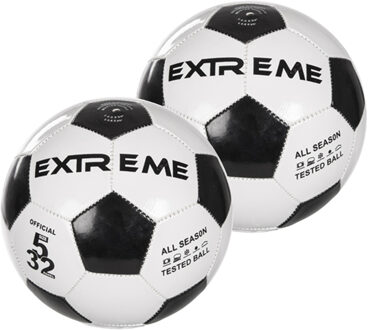 CM Voetbal bal - 2x - PVC - classic - zwart/wit - 21 cm - speelgoed - buiten
