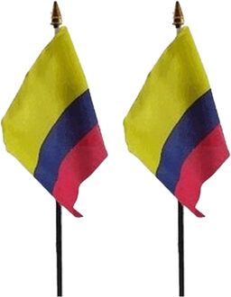 Colombia - 2x - mini vlaggetje van 10 x 15 cm op stokje - Landen vlag - H27 cm