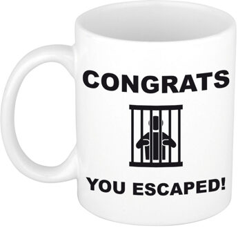 Congrats you escaped cadeau mok / beker wit en zwart - VUT/ pensioen - afscheidscadeau personeel / collega - feest mokke Multikleur