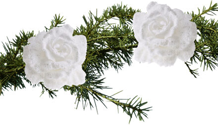 Cosy&Trendy 2x stuks kerstboom bloemen op clip wit en besneeuwd 10 cm - Kersthangers
