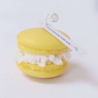 Creatieve Handgemaakte Wax Kleine Macarons Geurkaarsen Leuke Verjaardag Met Hand Schieten Props Slaapkamer Decoratie Party geel