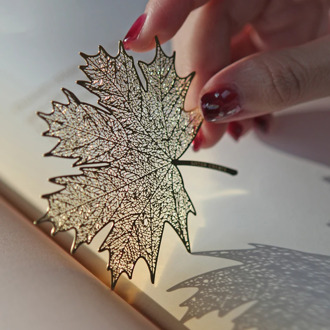 Creative Retro Golden Hollow Sycamore Leaves Design Metal Bookmark for Books School Students Vintage Bookmarks Beautiful Gifts