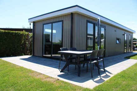 Cube Comfort voor 5 personen met Ijsselzicht op vakantiepark de Rhederlaagse Meren