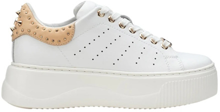 CULT Witte/Karamel Leren Sneakers met Gouden Studs Cult , White , Dames - 39 Eu,40 Eu,38 Eu,41 EU