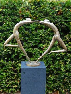 Dancing, bronzen ornament