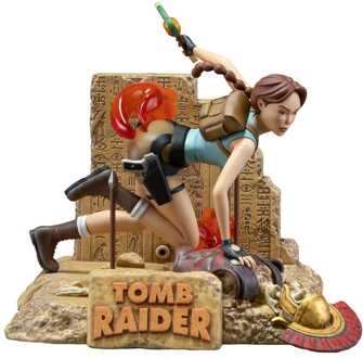 Dark Horse Tomb Raider 1996 PVC Statue Lara Croft Classic Era 17 cm