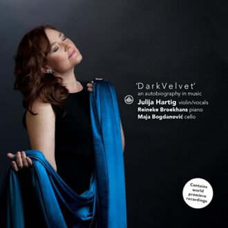 Dark Velvet - Julija Hartig