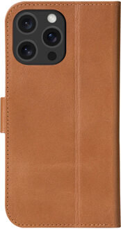 dbramante1928 Copenhagen Bookcase voor de Apple iPhone 16 Pro Max - Tan Bruin
