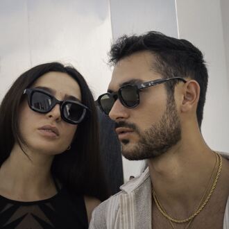 De-Gamme Zwarte Vierkante Zonnebril met Geometrisch Montuur en Polarisatie - Saint Marlo