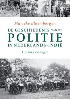 De geschiedenis van de politie in Nederlands-Indie / Uit zorg en Angst - Boek Marieke Bloembergen (9085067073)