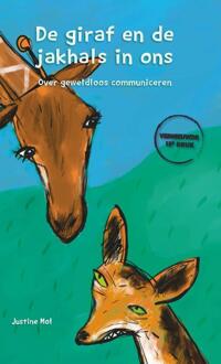 De giraf en de jakhals in ons -  Justine Mol (ISBN: 9789085603900)
