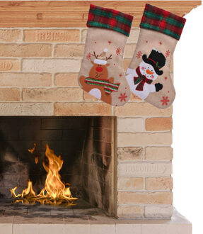 Decoratie kerstsokken - 2x stuks- rendier en sneeuwpop - H42 cm