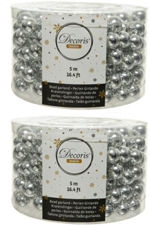 Decoris 2x stuks kralenslinger kerstboom slingers/guirlandes zilver 5 meter x 1,4 cm