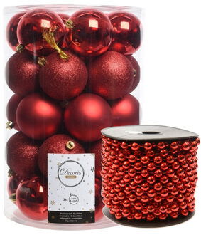 Decoris 34x stuks kunststof kerstballen 8 cm inclusief kralenslinger rood