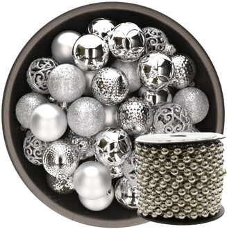 Decoris 37x stuks kunststof kerstballen 6 cm inclusief kralenslinger zilver