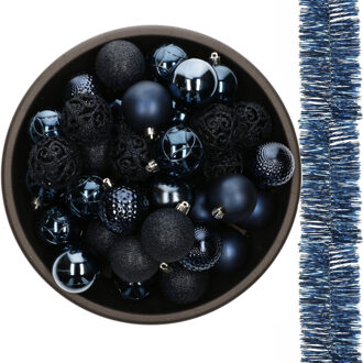 Decoris 37x stuks kunststof kerstballen 6 cm met 2x stuks slingers donkerblauw - Kerstbal