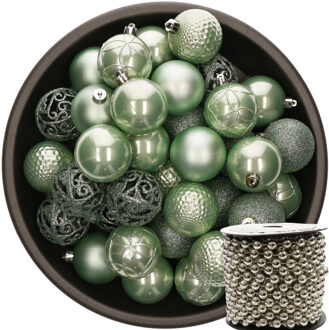 Decoris 37x stuks kunststof kerstballen 6 cm mintgroen inclusief kralenslinger zilver