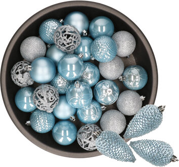Decoris 43x stuks kunststof kerstballen en dennenappel ornamenten lichtblauw