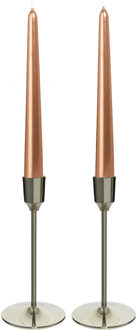 Decoris Kandelaars 2x aluminium zilver 20 cm met 12x rose gouden dinerkaarsen
