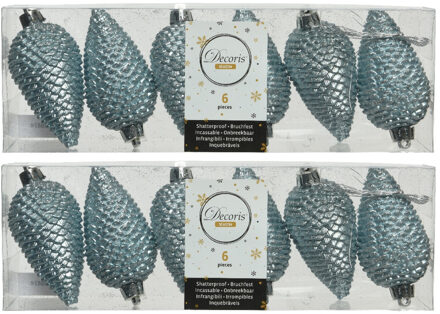 Decoris Kersthangers dennenappels - 12x st - lichtblauw - glitter - 8 cm - kunststof - kerstversiering