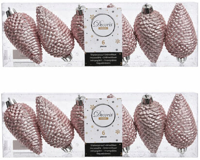 Decoris Kersthangers dennenappels - 12x st - lichtroze - glitter - 8 cm - kunststof - kerstversiering