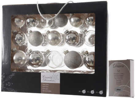 Decoris Kerstversiering glazen kerstballen mix pakket 5-6-7 cm zilver 42x stuks met haakjes - Kerstbal Zilverkleurig