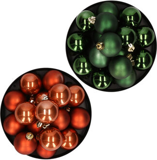 Decoris Kerstversiering kunststof kerstballen mix cognac bruin/ donkergroen 4 en 6 cm pakket van 80x stuks
