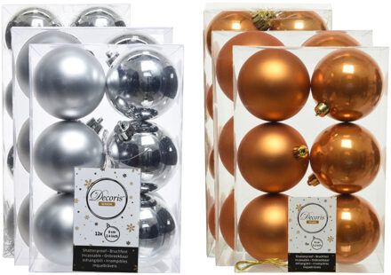 Decoris Kerstversiering kunststof kerstballen mix cognac bruin/zilver 4-6-8 cm pakket van 68x stuks