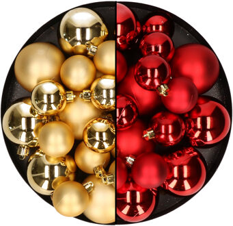 Decoris Kerstversiering kunststof kerstballen mix rood/goud 4-6-8 cm pakket van 68x stuks