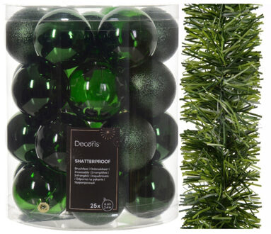Decoris Kerstversiering set - donkergroen - kerstballen 6 cm en kerstslinger - kunststof
