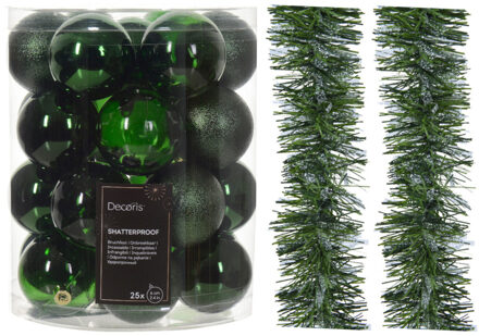 Decoris Kerstversiering set - donkergroen - kerstballen 6 cm en kerstslingers - kunststof